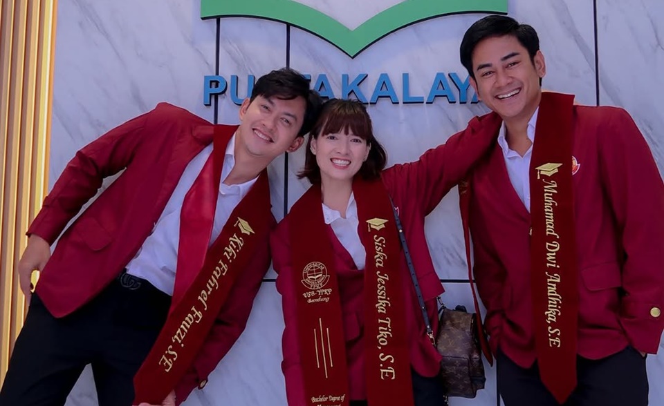 Chika Jessica Lulus Kuliah Bareng Dwi Andhika dan Kiki Farel [Instagram]